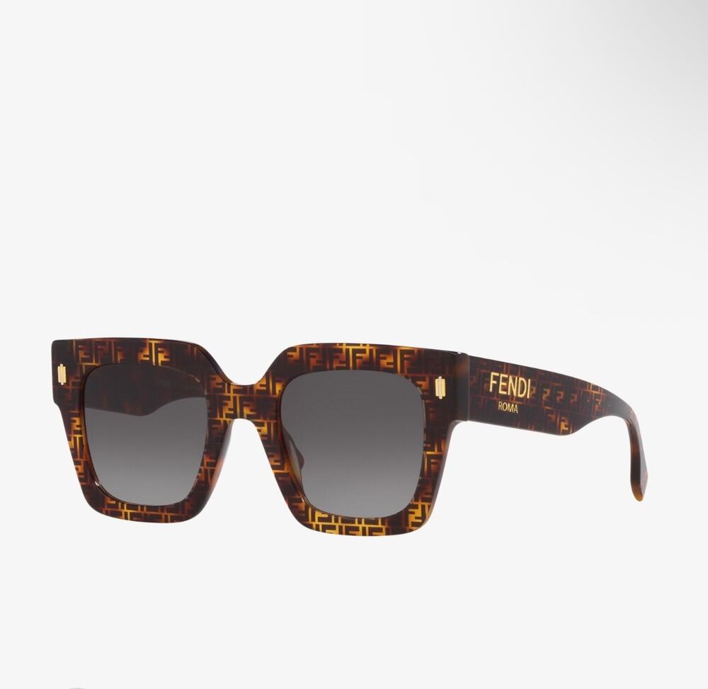 $380 | Fendi Fendi Roma Fe40101I
FRAME Tortoise
LENSES Grey